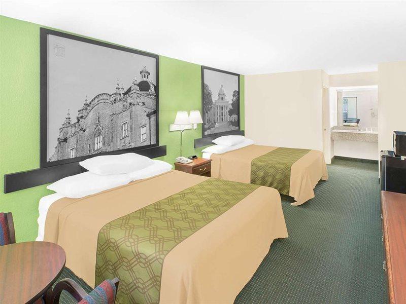Hotel Super 8 By Wyndham Mobile Exterior foto