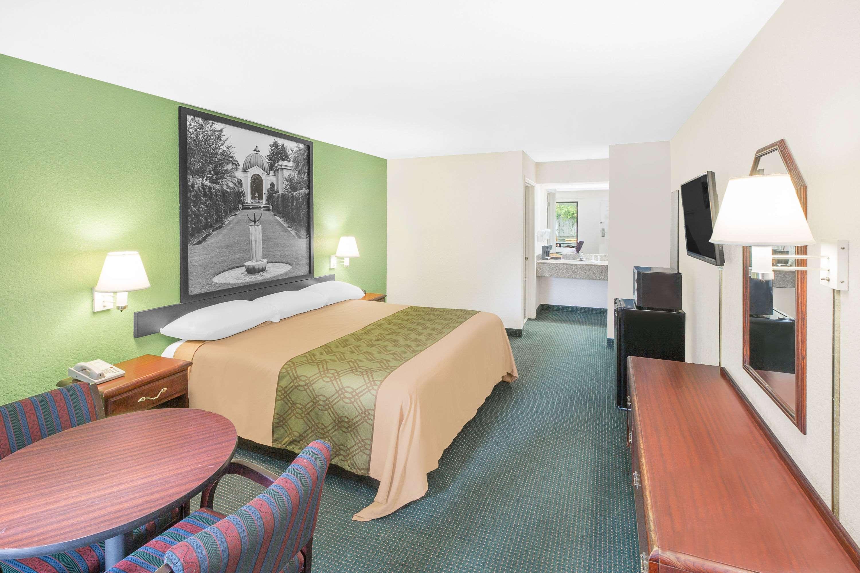 Hotel Super 8 By Wyndham Mobile Exterior foto
