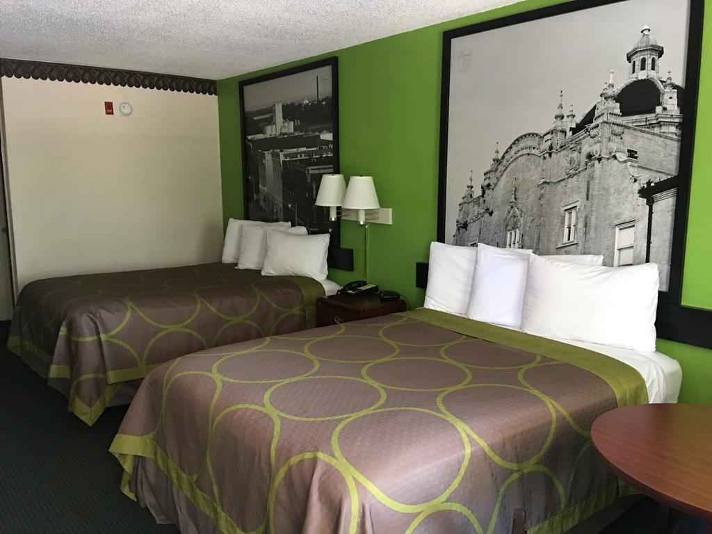 Hotel Super 8 By Wyndham Mobile Exterior foto