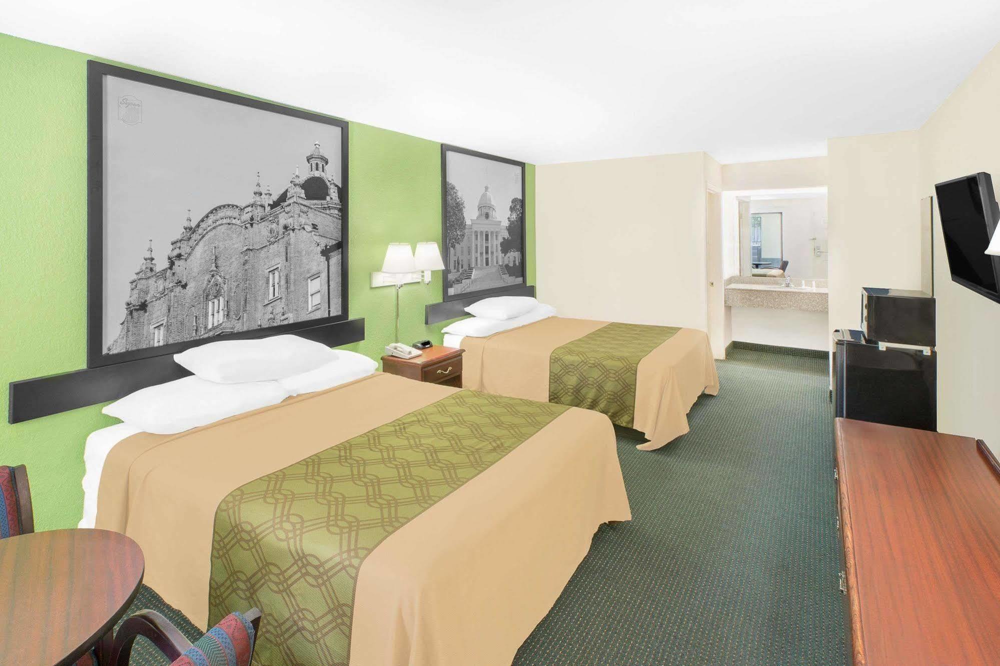 Hotel Super 8 By Wyndham Mobile Exterior foto